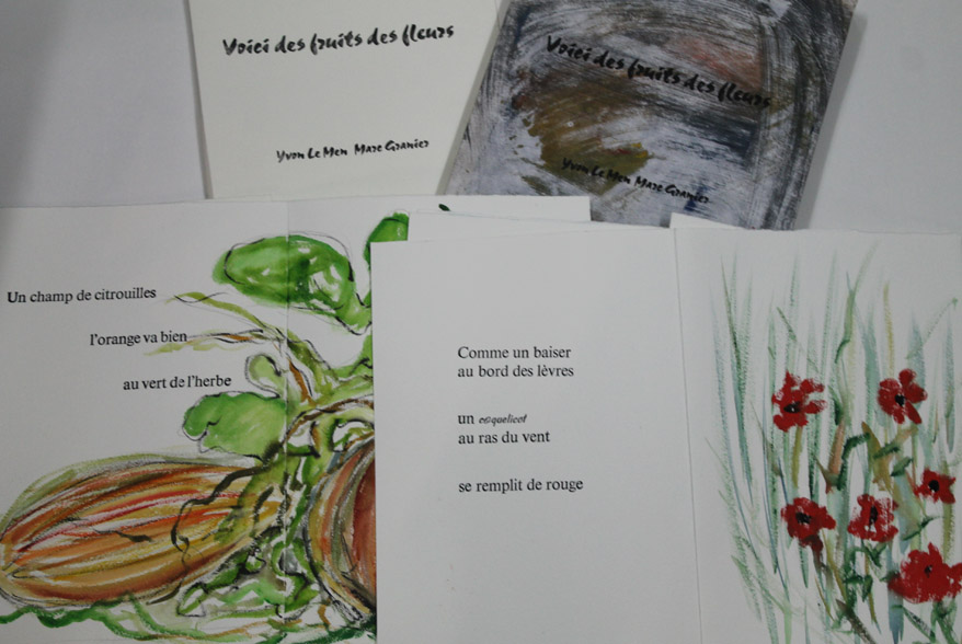 "Voici des fruits des fleurs" ditions de 4 pomes de Yvon Le Men donc 3, le coquelicots, le bleuet et le camlia sont extrait d\'un livre:Le chteau sous le ciel publ aux ditions Filigrames. les 4 pomes sont enrichis de gouache originales de Marc Granier. Les 8 exemplaires sur Hahenemehle 300g sont numrots et signs par l\'auteur et l\'artiste.a collabor  cette dition Lydie Roques et Agathe Blin. Achev d\'imprimer en plomb mobile Rockwel corps 16 sur les presses artisanales de l\'atelier des Monteils sous les arbres  Roquedur en Cvennes le 15 fvrier 2020.